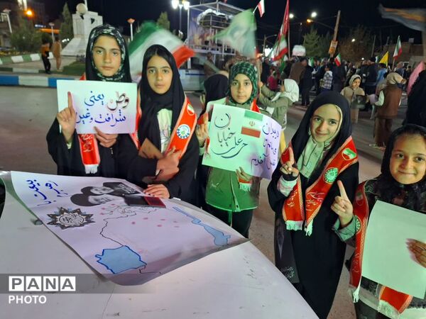 بیعت دانش‌آموزان پیشتاز شهر لایین با رهبر عزیز انقلاب