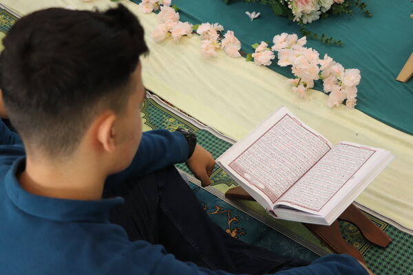 محفل انس با قرآن در مدرسه میثاق مکتب‌الصادق (ع) 