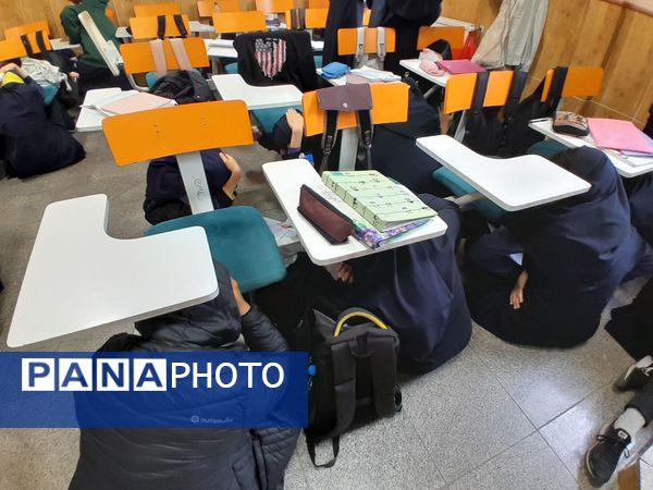  مانور زلزله در مدرسه مصلی نژاد حضرت زهرا(س)