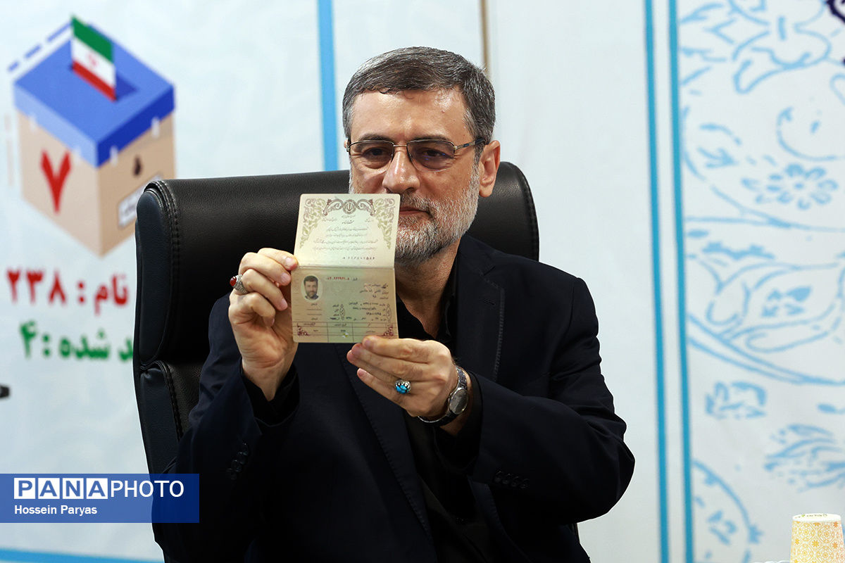 زمینه را برای ورود جوانان به عرصه اداره کشور فراهم می‌کنم