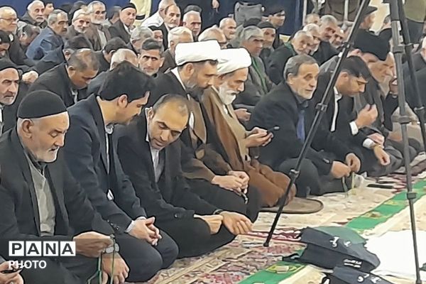 حضور پرشور فرهنگیان و دانش‌آموزان در مصلی نسیم شهر