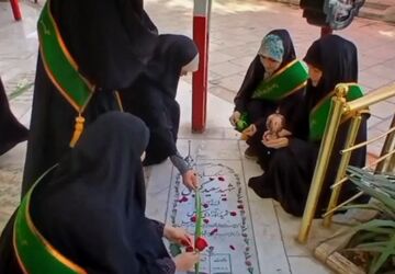 ادای احترام دختران دهه هشتادی به شهدا 