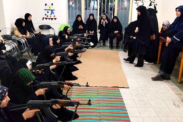 پاتوق فرهنگی دختران نوجوان مبارز