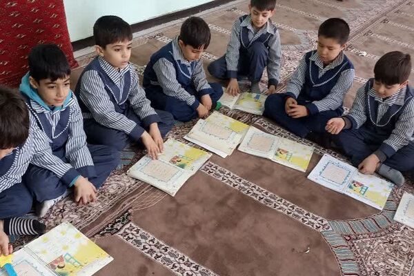 برگزاری محفل انس با قرآن به مناسبت ماه مبارک رمضان در مدارس ناحیه دو شهرری 