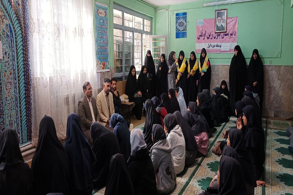 تقدیر از دانش‌آموزی که گوشواره‌اش را در طرح مشق همدلی اهدا کرد