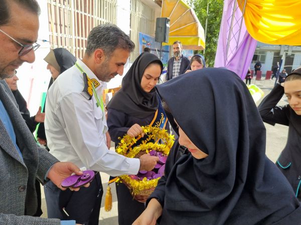 برگزاری جشن آغاز سال تحصیلی و مهر محمدی در دبیرستان شهیده معصومه قزوینی 