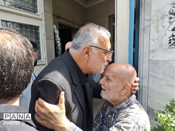 وداع با مادری که سه شهید پروراند و پس از سال ها فراق به آغوش فرزندانش بازگشت