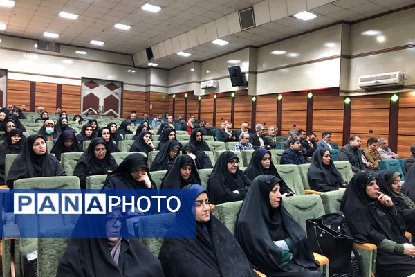 برگزاری جلسه مدیران با حضور فعال مسئولان آموزش و پرورش و اداره کل شهرستانهای تهران در ناحیه دو شهرری