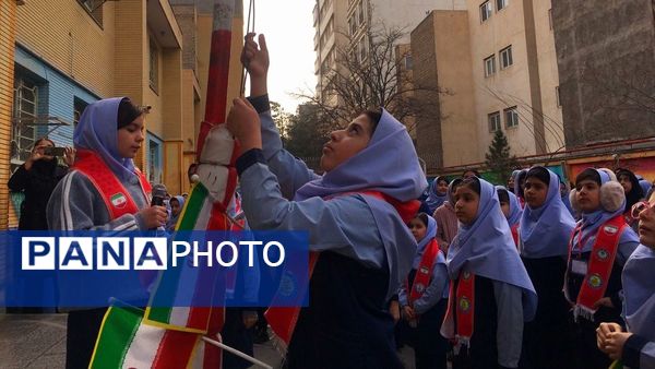 آیین نواختن زنگ چهل و هفتمین سالروز پیروزی انقلاب اسلامی در دبستان دخترانه فرهنگیان ۲