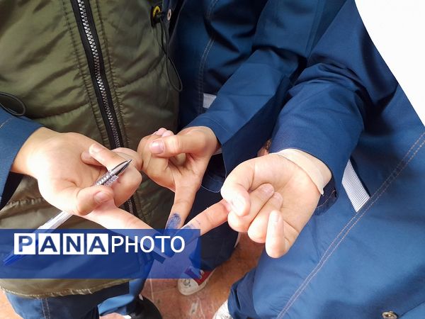  انتخابات شورای دانش‌آموزی دبستان شاهد فاطمه عرب