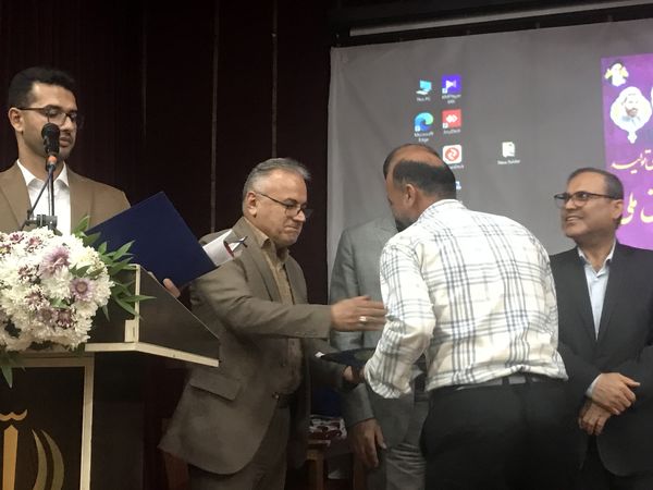 همایش تجلیل از مدیران و کارکنان نمونه شهرستان محمودآباد 