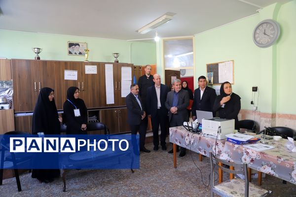 بازدید معاون حقوقی و امور مجلس وزیر آموزش و پرورش از حوزه ارزیابی پذیرفته شدگان کیفیت‌بخشی در آموزشگاه عفتیه تبریز