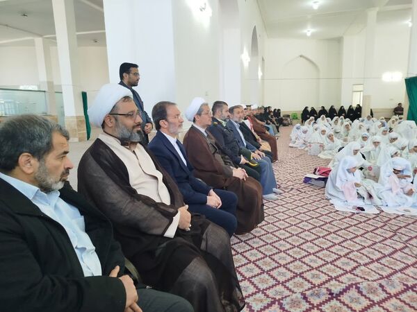 آیین جشن تکلیف دختران دانش‌آموز در جعفریه قم