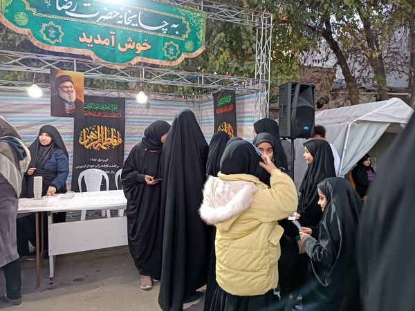 برپایی چایخانه امام رضا(ع) در موکب کوثر مسجد امیرالمومنین (ع) در بجنورد