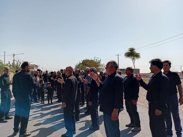 مراسم سینه زنی و علم گردانی در خلیل آباد