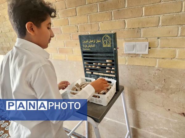 غبارروبی نمازخانه‌های مدارس قشم در آستانه سال تحصیلی جدید