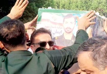 تشییع پیکر مطهر شهید والا مقام سرگرد پاسدار ایمان قایدی از شهدای حمله رژیم صهیونیستی در بوشهر