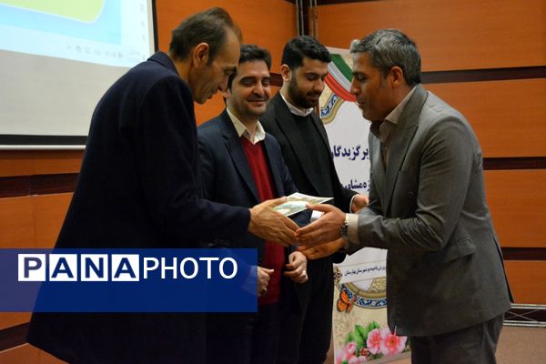 آیین تجلیل از برگزیدگان حوزه مشاوره و پیشگیری از آسیب‌های اجتماعی بهارستان‌دو