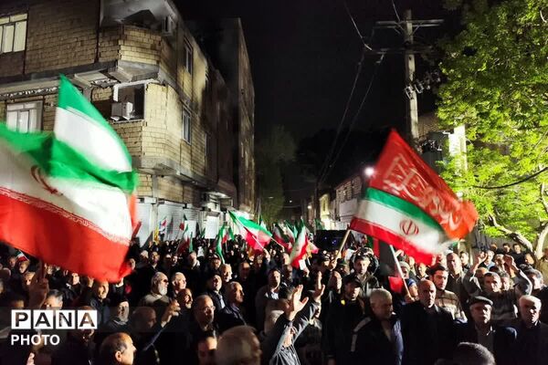 تجمع مردمی شهر صباشهر برای حمایت از رزمندگان اسلام