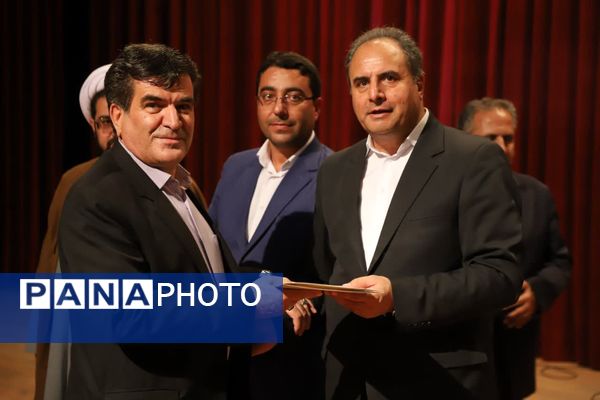 آیین نکوداشت منتخبین مرحله استانی چهل و سومین دوره مسابقات فرهنگی و هنری فردا