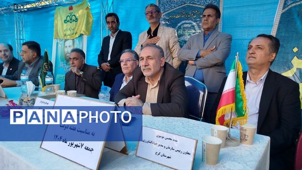  برگزاری میزخدمت درمصلی کرج به‌مناسبت هفته دولت