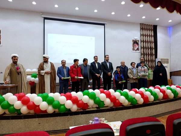 مراسم تقدیر از برگزیدگان قرآنی و فرهنگی در جشنواره‌های فردا و کارینو