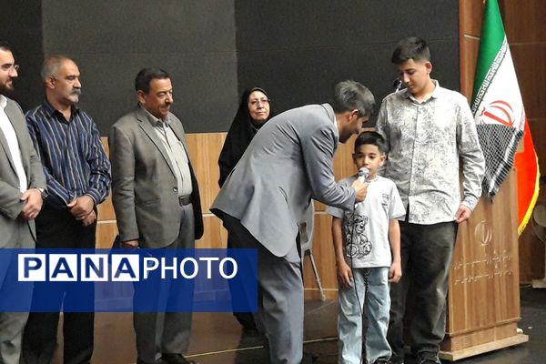 یادواره شهدای جنگ دوازده روزه در سالن ارشاد اسلامی شهرستان قدس