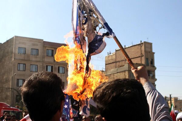 حضور پرشور دانش‌آموزان در راهپیمایی ۱۳آبان منطقه کهریزک 