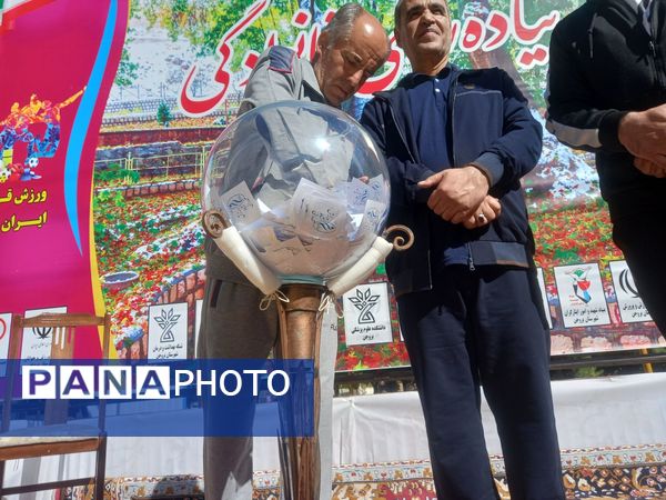 همایش پیاده‌روی خانوادگی در منطقه گردشگری سیاسرد بروجن