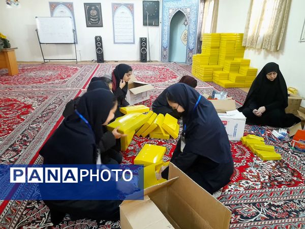 اهدای ۶۰۰ پک لوازم التحریر برای دانش‌آموزان کم برخوردار