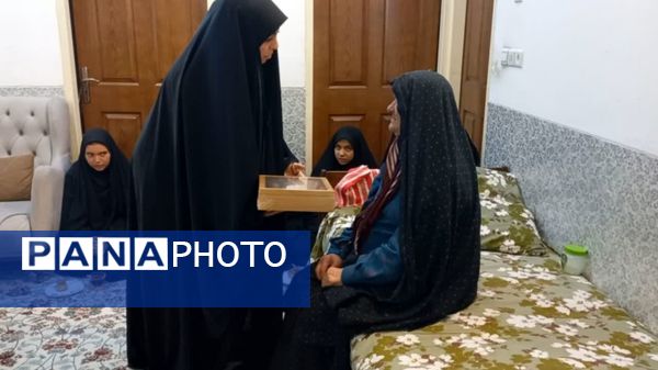 دیدار دانش‌آموزان دبیرستان حضرت ابوالفضل با مادر شهید علی‌اکبر عدم