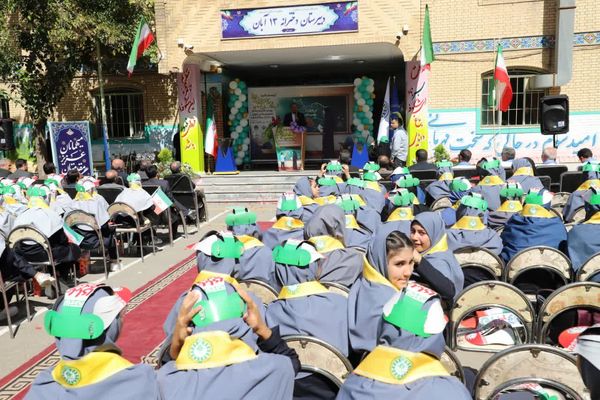 جشن عاطفه‌ها در دبیرستان ۱۳ آبان تبریز