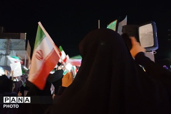 تجمع مردم انقلابی فیروزکوه به پاس شهادت رهبر در میدان معلم