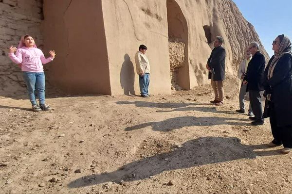 شاهنامه‌خوانی در دل تاریخ؛ بازدید فرهنگی اعضای کارگاه شاهنامه‌خوانی از قلعه ایرج پیشوا