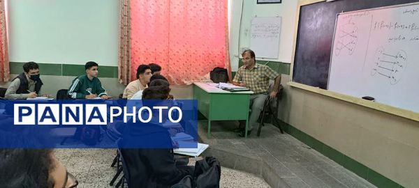 کلاس های تقویتی در دبیرستان نمونه آیت‌الله خامنه ای