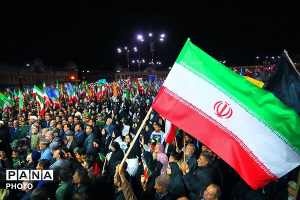 مسئولان در میدان عمل همواره در کنار مردم هستند
