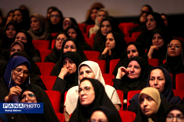 دیدار رییس‌جمهور با فرهنگیان و دانشجو معلمان