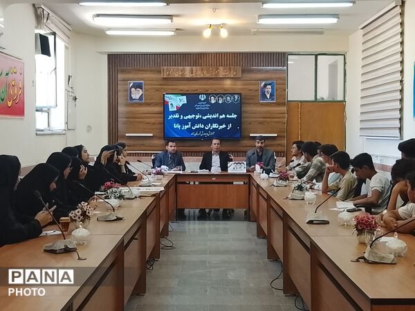قلم های بیدار، روایتگران حقیقت