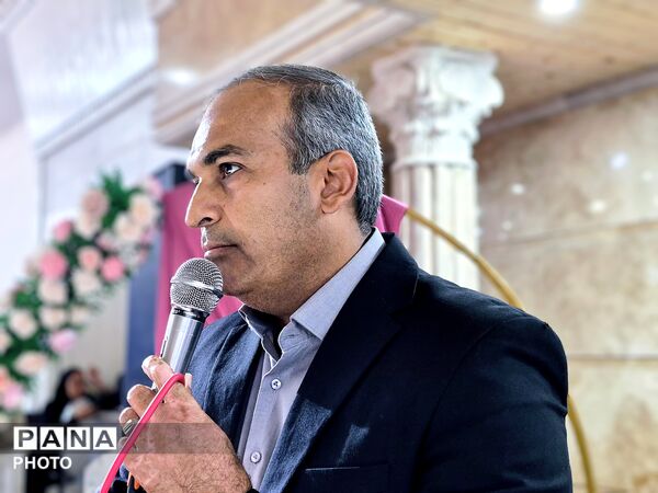 مراسم تجلیل و تقدیر از فرهنگیان در عنبرآباد