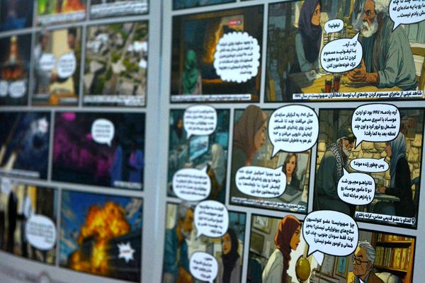 فانوس به دبیرستان حکمت آمد