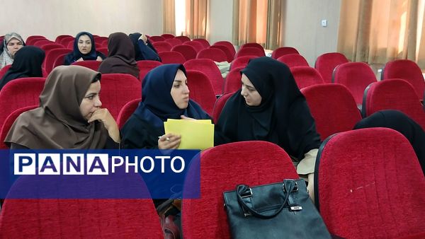 برگزاری دوره توانمند سازی مربیان پرورشی شهرستان ملارد 