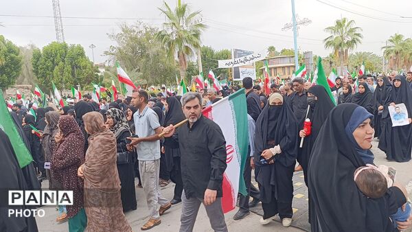 وداع حماسی دریادلان هرمزگان با فرمانده شهید علیرضا تنگسیری در بندرعباس