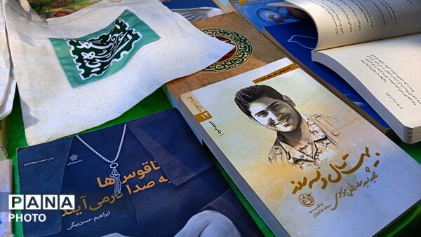 مراسم روضه محرم دختران دانش‌آموز در بیت‌الزهرا عتبات عالیات نظرآباد