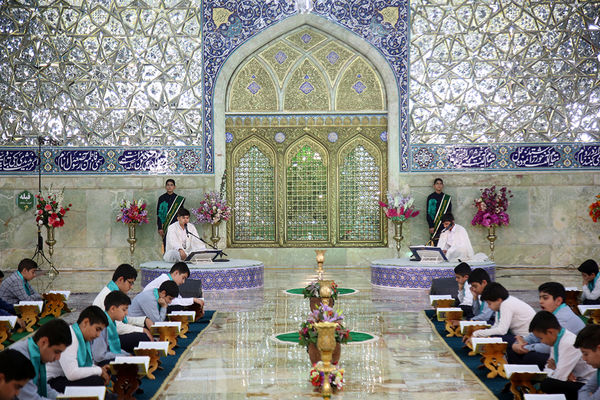 ترتیل خوانی دانش‌آموزان در حرم حضرت معصومه(س)