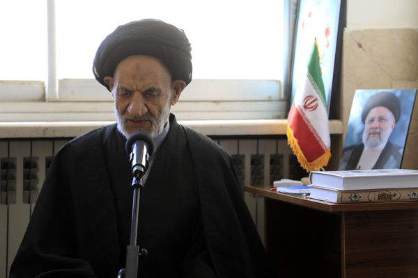 تربیت صحیح نسل جوان جهاد در برابر آفت‌های فکری و اخلاقی است