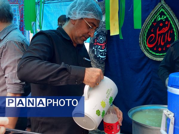 استقبال دلدادگان اباعبدالله الحسین (ع) از پیاده‌روی جاماندگان اربعین حسینی‌ 