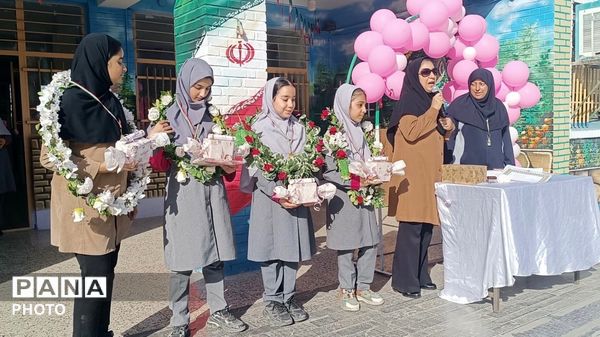  مراسم تجلیل از دانش‌آموزان برتر دبستان پنجم مهر