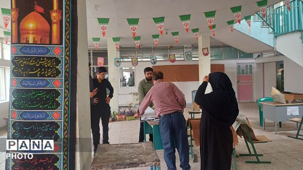 بازدید فرمانده سپاه پاسداران کوهدشت ازاجرای طرح شهید عجمیان در مدرسه معرفت شهرستان کوهدشت