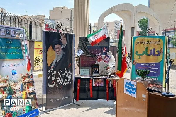 کاشت نهال به یاد شهدای میناب با شعار امنیت، سلامت با صیانت از محیط زیست در ناحیه دو شهرری 