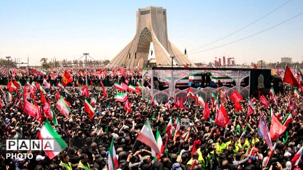 وداع حماسی ملت با پیکر مطهر پیشوای انقلاب اسلامی